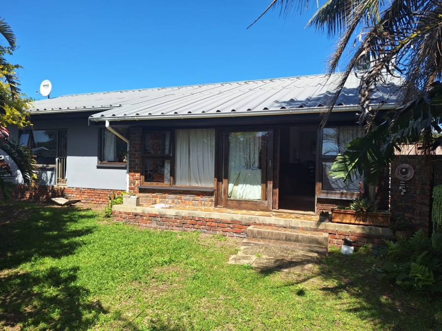 6 Bedroom Property for Sale in Gonubie Eastern Cape